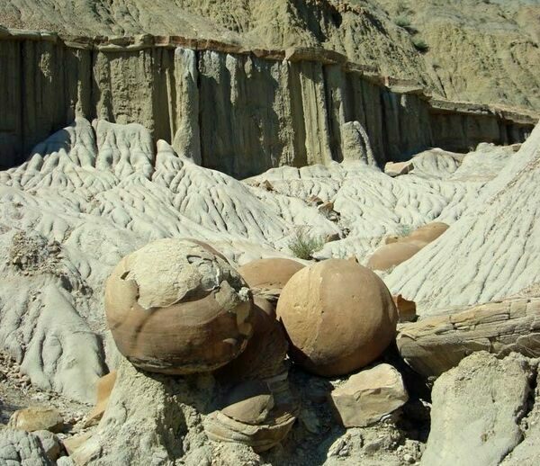 Cannonbball river concretions eroding out of the rock.